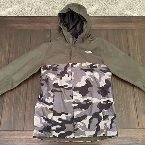 Boys’ North Face Resolve waterproof rain jacket. Size 10/12